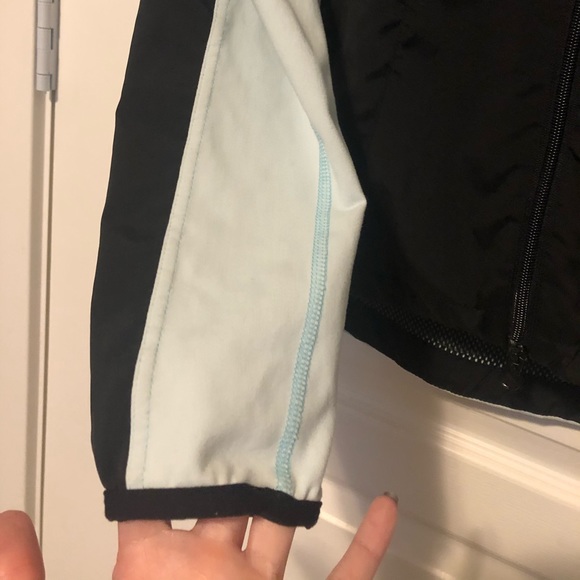 Lululemon Light Windbreaker Jacket 🌟 - Picture 6 of 12